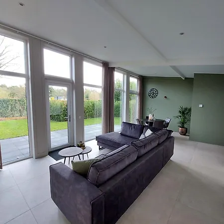Comfort Met Jacuzzi 01 Holiday home *