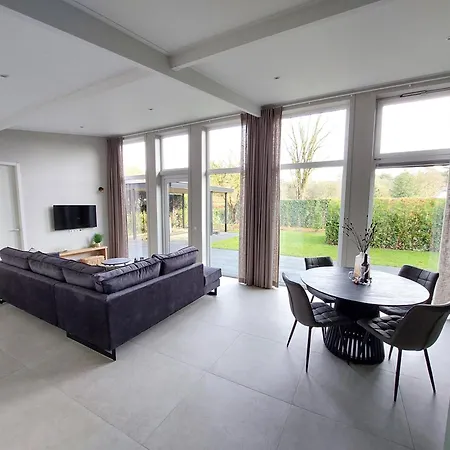 Comfort Met Jacuzzi 01 Putten