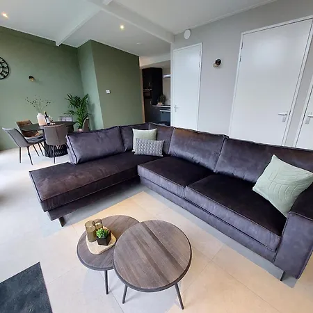 Comfort Met Jacuzzi 01 Holiday home Putten