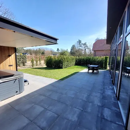 Comfort Met Jacuzzi 01