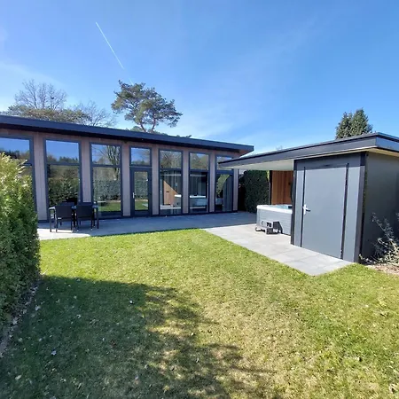 Comfort Met Jacuzzi 01 Holiday home Putten