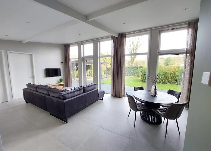 Comfort 01 Met Jacuzzi פוטן