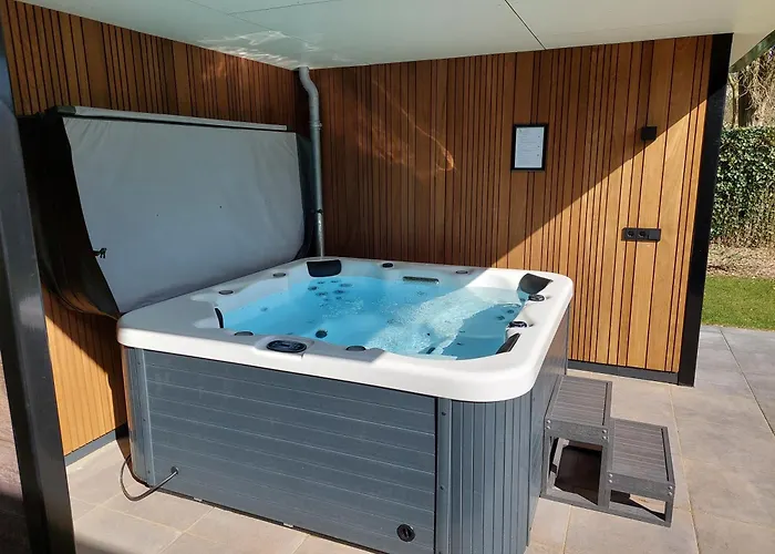 Comfort 01 Met Jacuzzi בית נופש