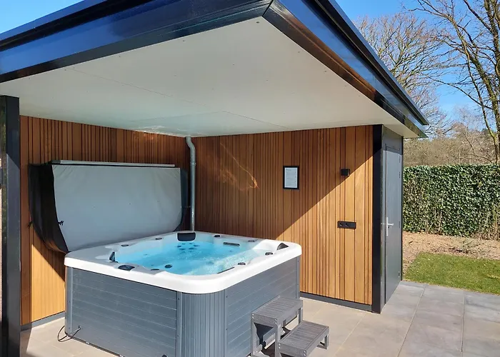 בית נופש Comfort 01 Met Jacuzzi פוטן