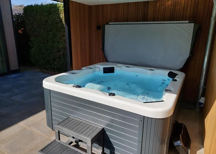 Comfort 01 Met Jacuzzi בית נופש *