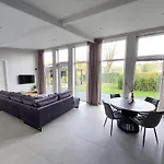 Comfort 01 Met Jacuzzi Putten